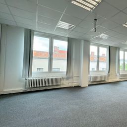 Einzelbüros zur Vermietung in gepflegtem Bürogebäude !