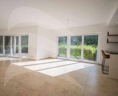 Viel Platz in exklusiver Maisonette-Wohnung mit Terrasse in Haidenhof