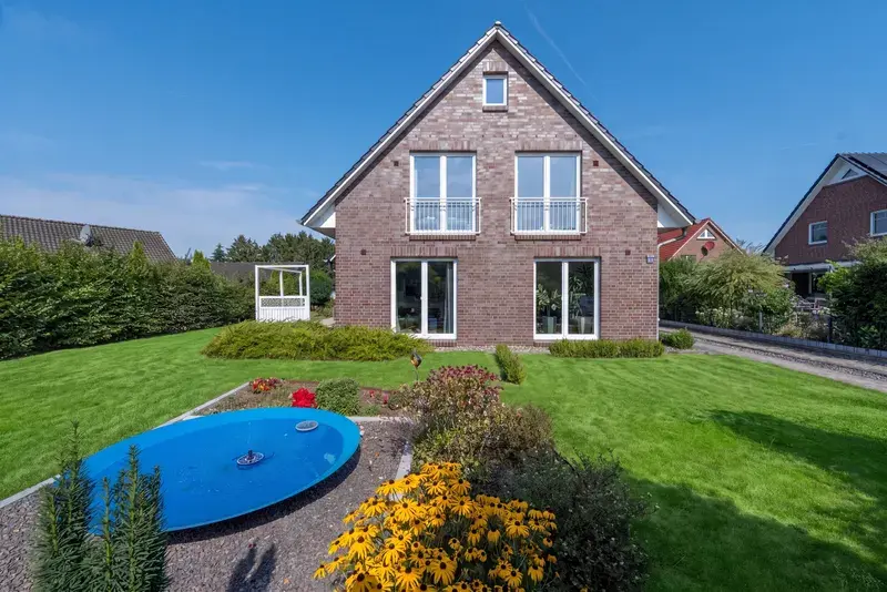 Moderne Wohnqualität mit bleibendem Wert: Stilvolles Viebrockhaus mit klarer Architektur