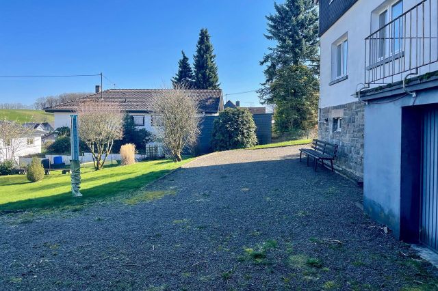 viel Platz hinter dem Haus