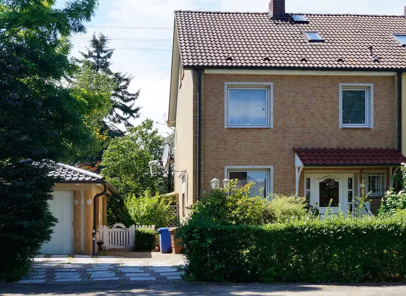 R E S E R V I E R T bis 15.08.2016// Reihenendhaus in Halstenbek Krupunder
