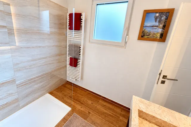 Duschbad mit Fenster - EG
