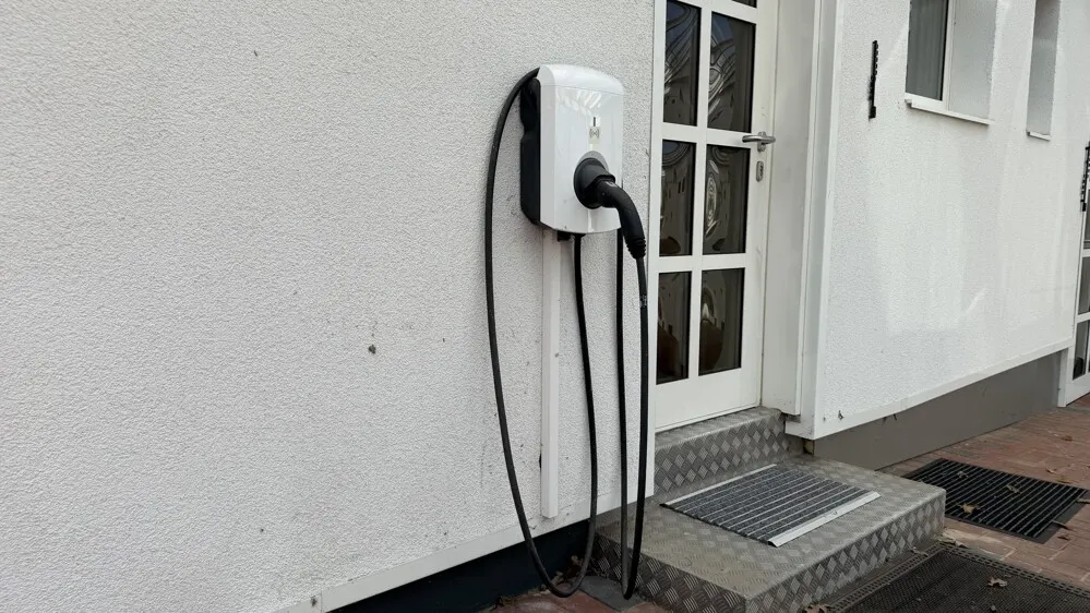 Dank Speicher und Wallbox - gut ausgestattet für Ihre E-Mobilität