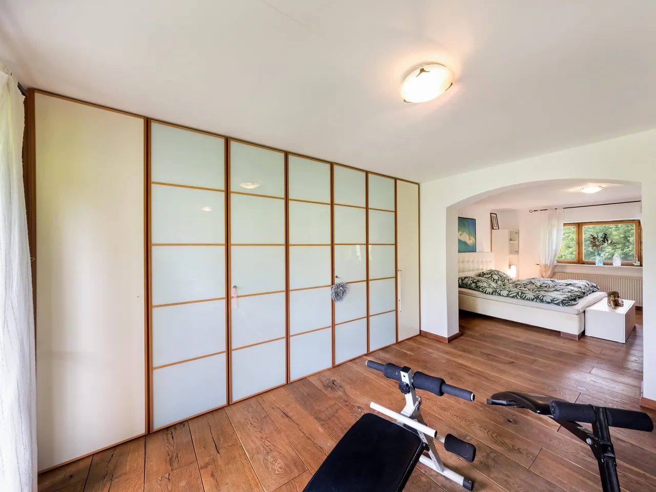 Großes Schlafzimmer