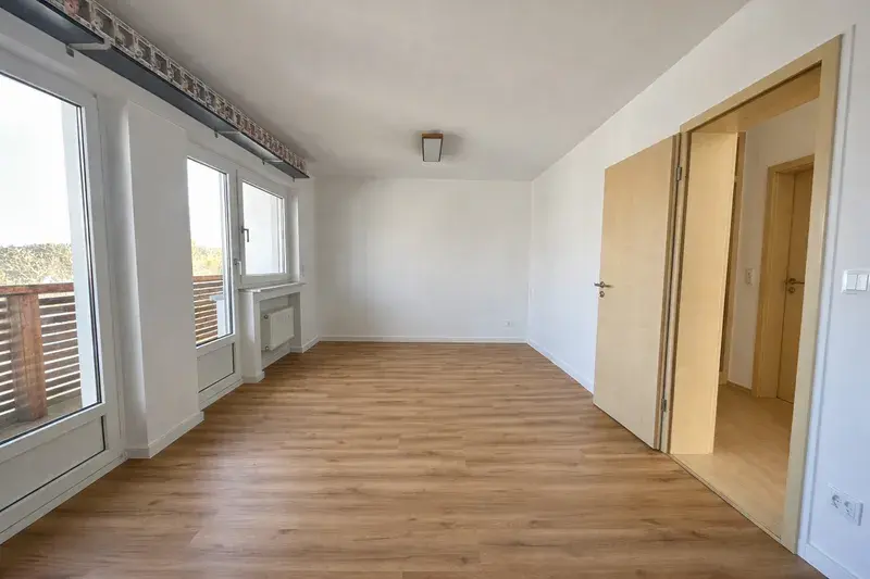 Ess-/Kochbereich mit Zugang zum Balkon