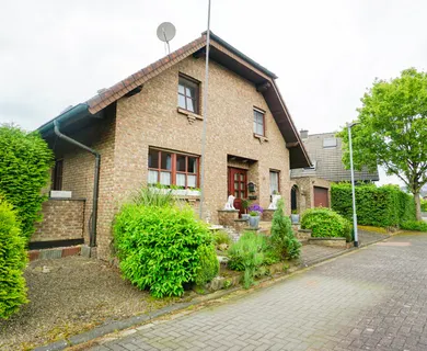 Alpen-Menzelen: Niederrheinisches Familienhaus