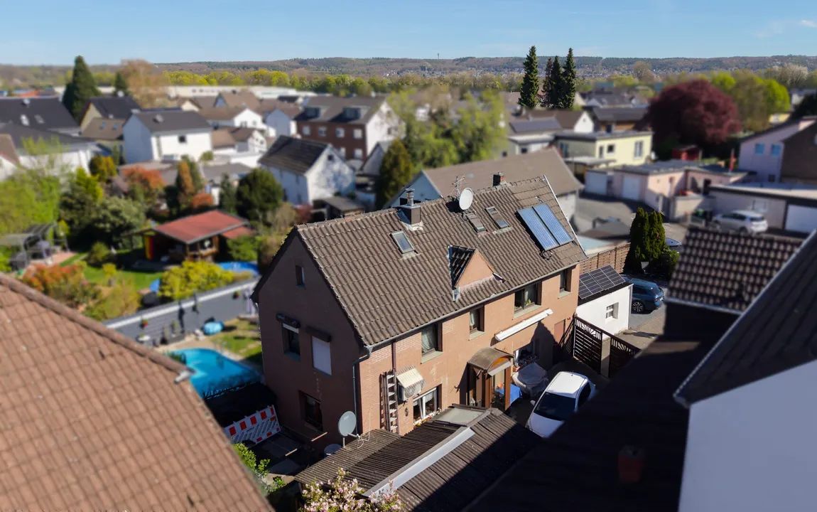 Charmantes Einfamilienhaus mit Innenhof & Carport in zentraler Lage von Sankt Augustin
