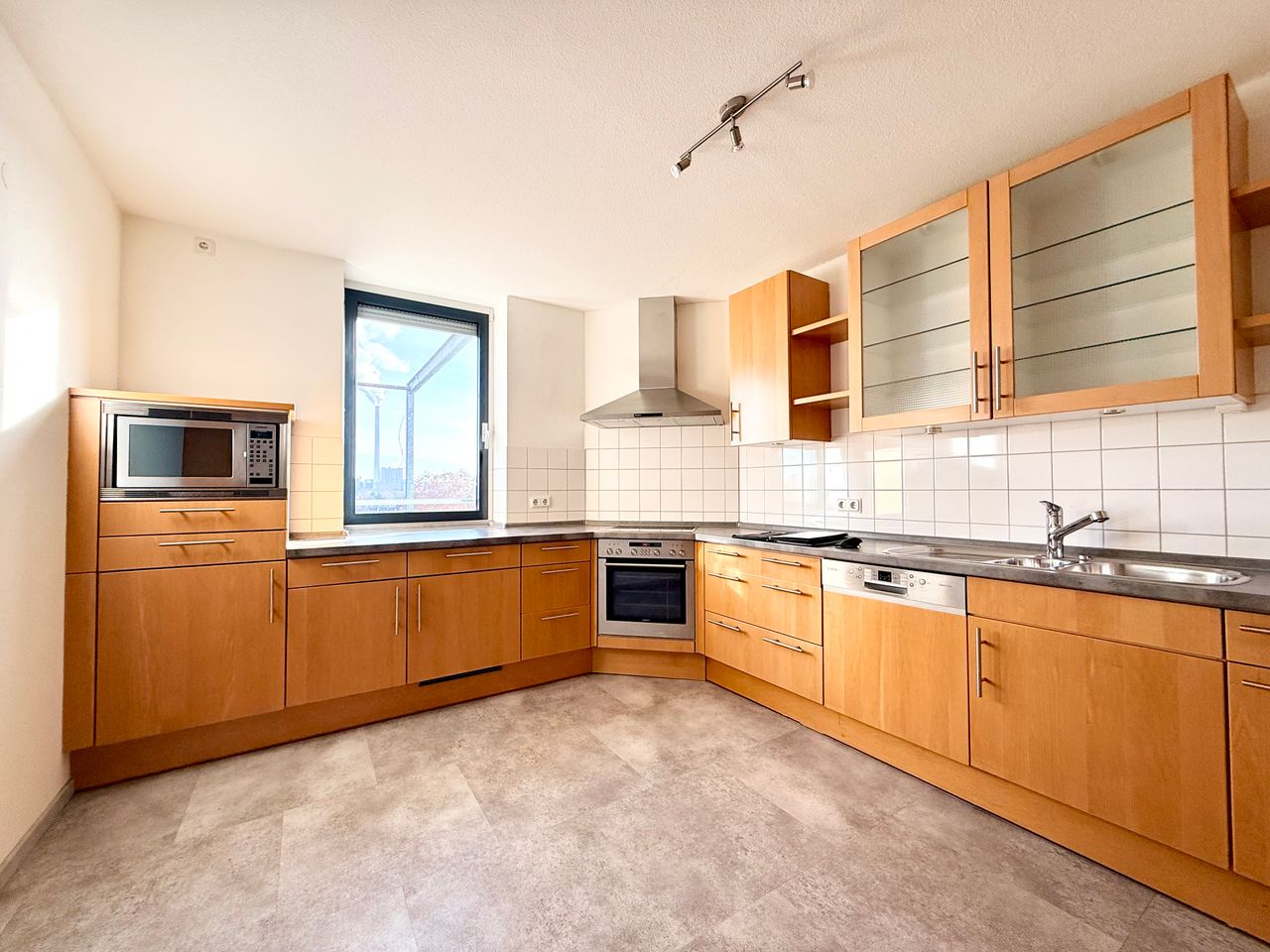 Lichtdurchflutete 5 ZKB-Dachterrassenwohnung in MA-Neckarau - Foto 4