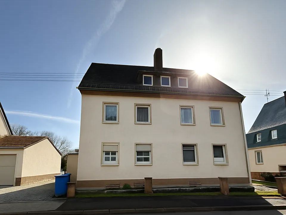 Vermietetes MFH mit 3 Garagen und einer großzügigen Terrasse in Emmelshausen zu verkaufen!