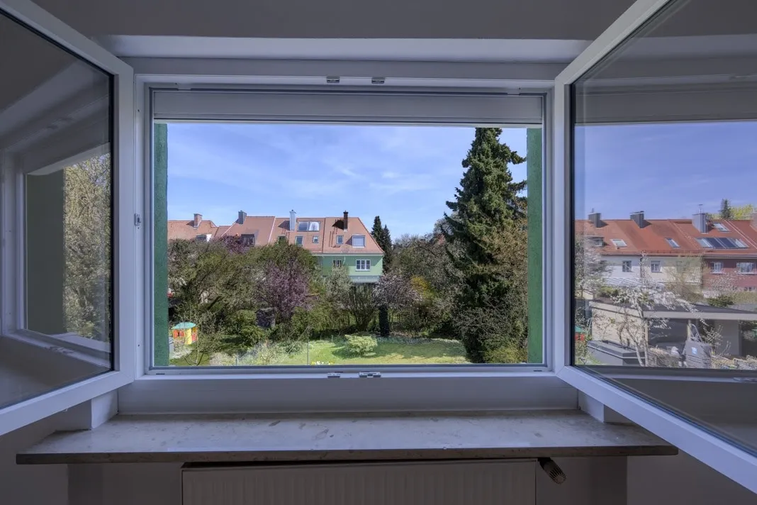 OG - Blick aus dem möglichen Schlafzimmer in den Garten