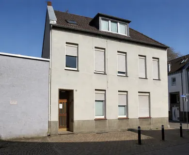 Attraktives Wohn- und Geschäftshaus mit Garage und Stellplatz als Anlageoption