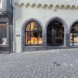 Exklusive Ladenfläche in Limburgs ältestem Steinhaus zu vermieten-ideal für Kunst-Mode-Fotografie!