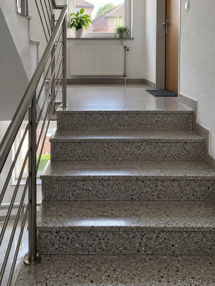 Gepflegtes Treppenhaus (KI-Visualisierung)