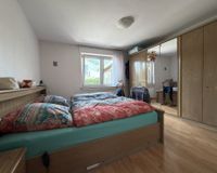 Elternzimmer mit Blick in den Garten 