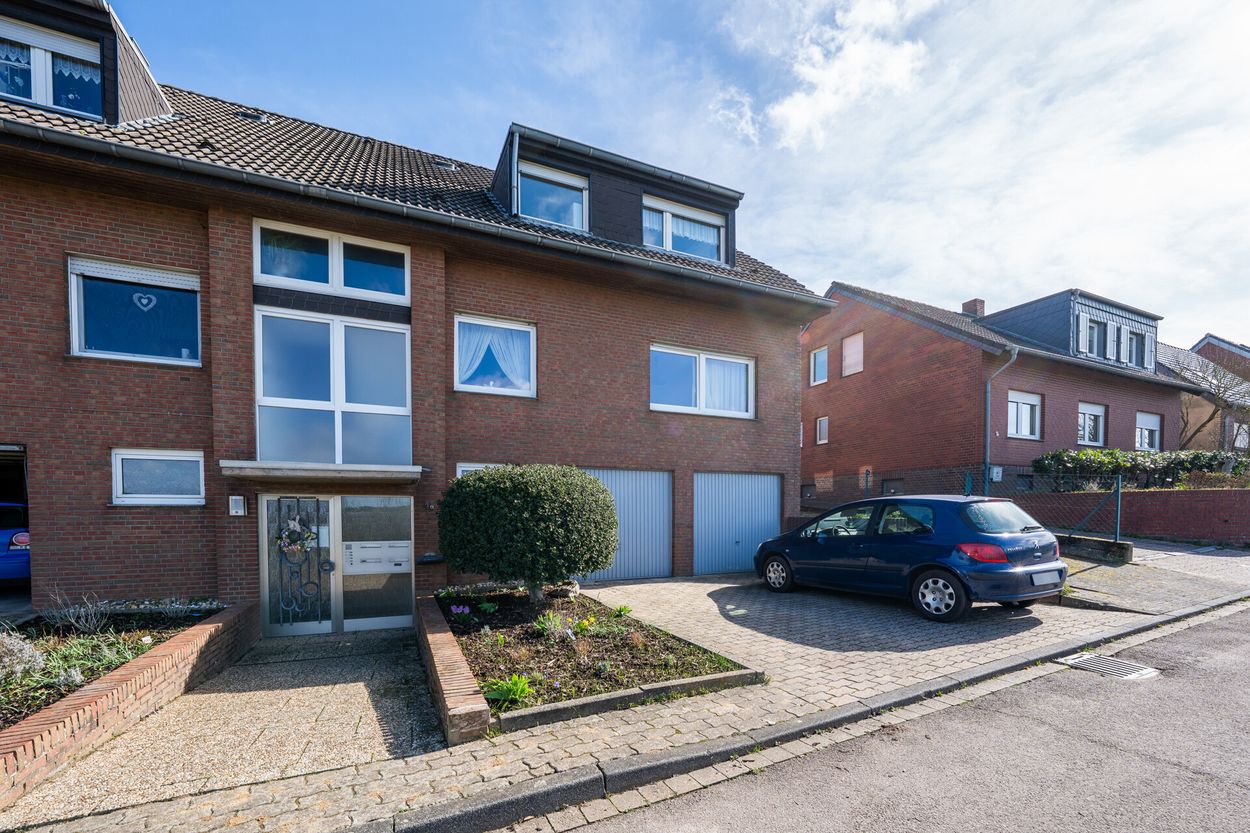 Ruhiges Rendite-Juwel mit Weitblick: Gepflegte 3-Zimmer-DG-Wohnung in charmanter 4-Parteien-Einheit