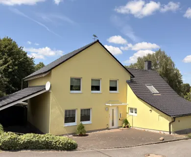Einfamilienhaus mit großem Garten in verkehrsgünstiger Lage und Wohnmobilstellfläche