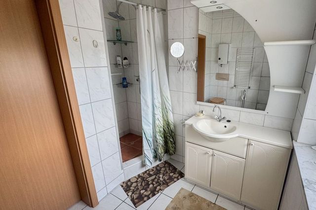 Tageslichtbad mit Dusche DG