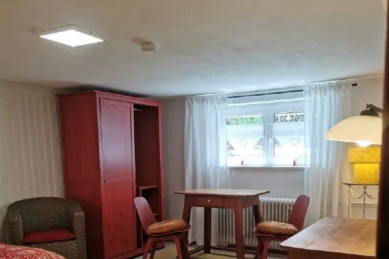 ***Möbliert und ruhig mit sonnigem Freisitz für 3-12 Monate in Freiburg-West