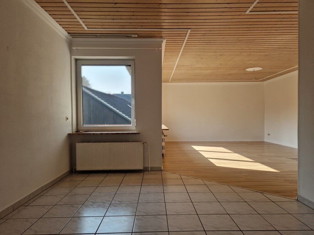 mit einem zusätzlichen Platzangebot für einen Essbereich