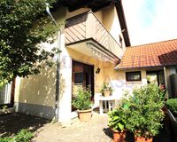 seitliche Ansicht mit Garage