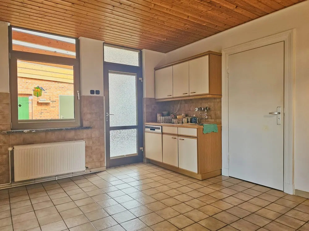 Küche mit Einbauküche im EG, Bild 2