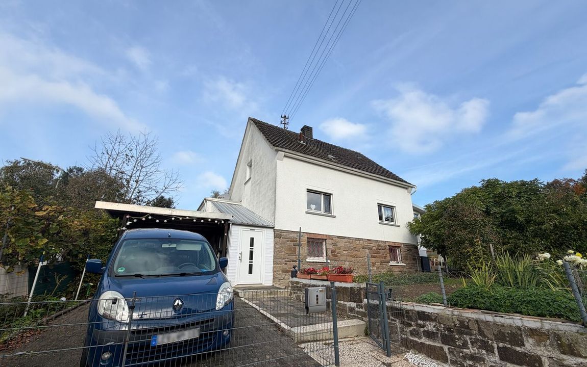 Solides Einfamilienhaus mit großzügigem Garten in beliebter Wohngegend von Windeck-Rosbach/Obernau!