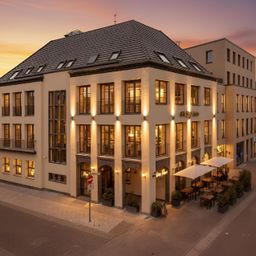 DACHTERRASSE + BÜRO IN NEUBAU-TRADITIONS-LIEGENSCHAFT