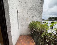 ...mit Balkon...und
