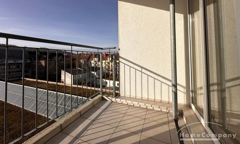 Balkon mit Blick &uuml;ber die D&auml;cher