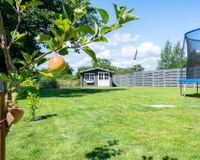 Mit großem Grundstück