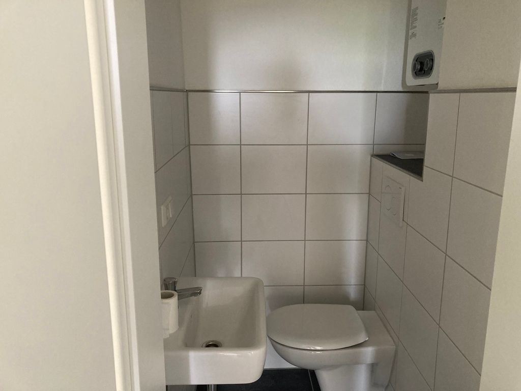 Frisch sanierte 4 Zimmerwohnung mit Balkon, Einbauküche und Keller - Photo 4