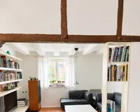 kleiner Wohnraum eingerichtet