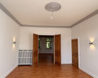 Esszimmer mit Blick zum Wohnzimmer