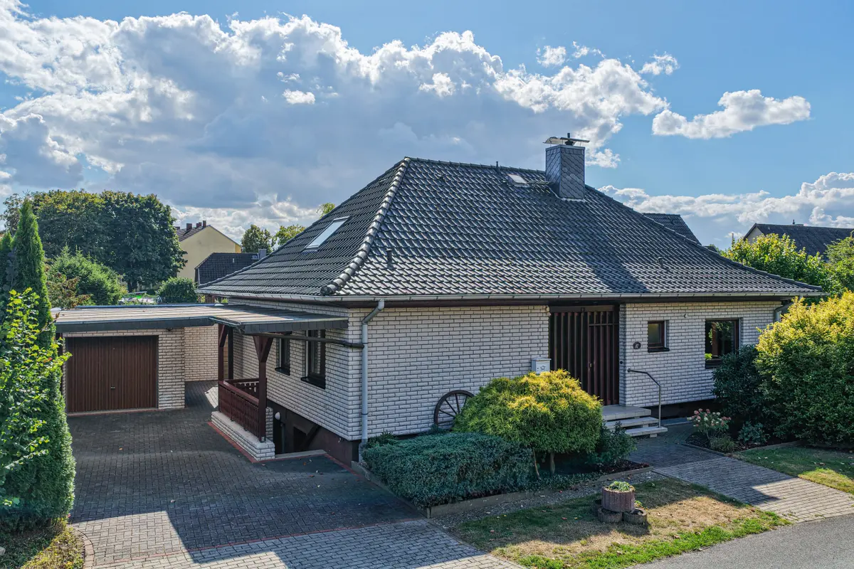 Bungalow mit Garage & Carport in schöner Lage 