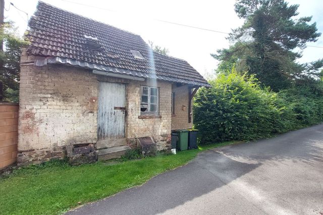 Straßenansicht Grundstück mit Backes
