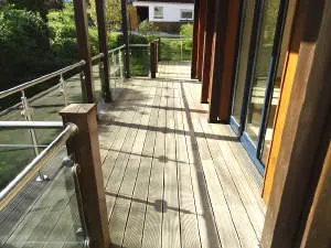 Hier bleiben keine Wünsche offen! Tolle Wohnung mit vielen Extras! - Photo 1