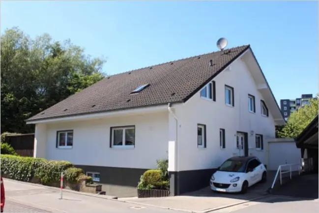 neuwertige Maisonettewohnung im 2-Fam.-Hau
