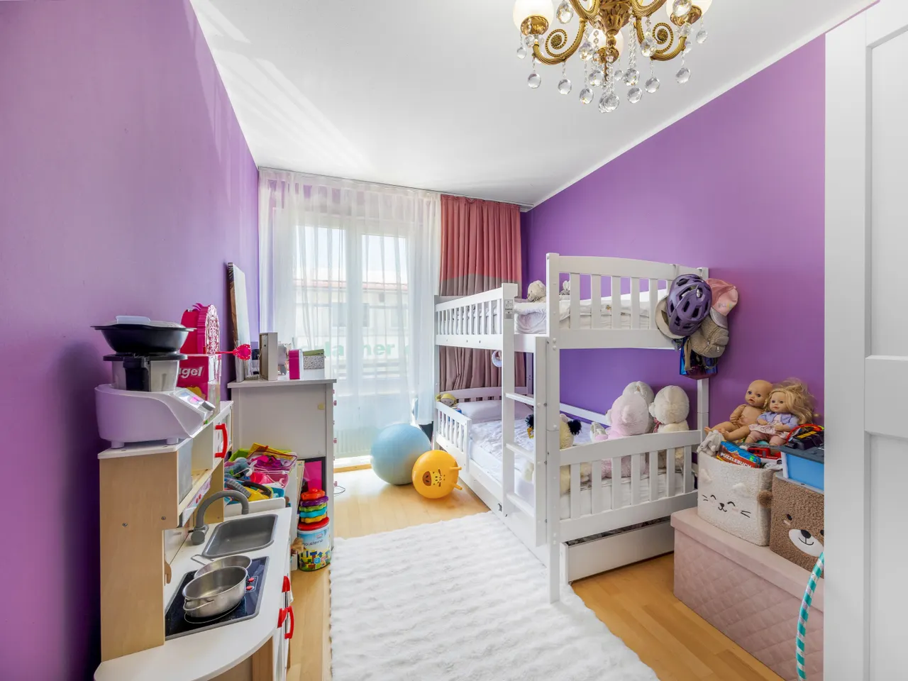 Erstes Schlafzimmer