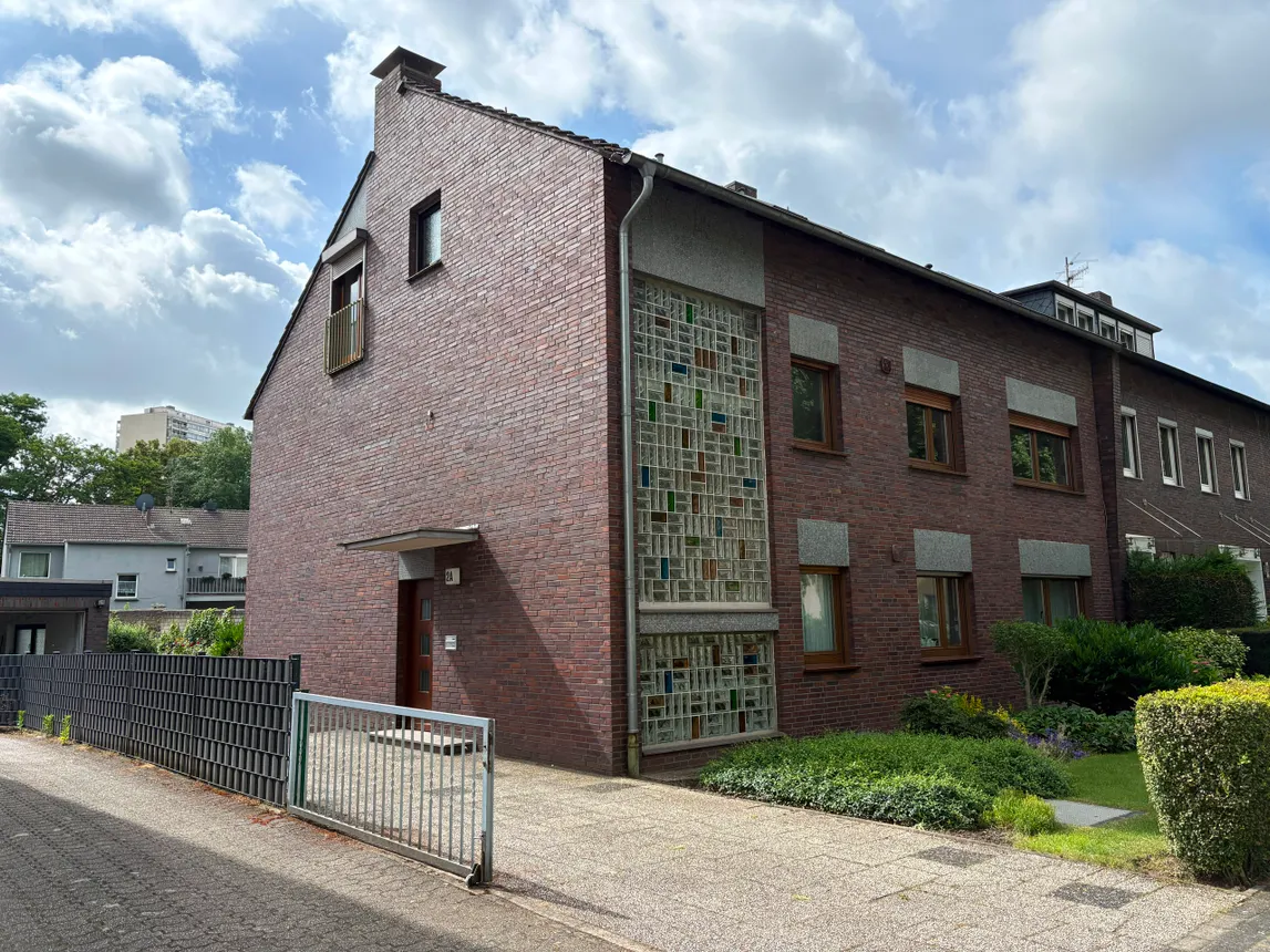 Oldie but Goldie - bezugsfreies Zwei- bis Dreifamilienhaus