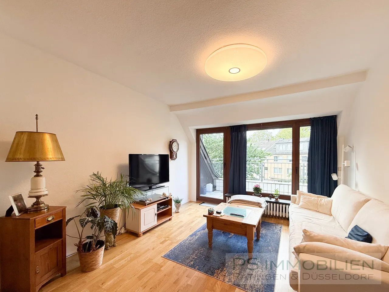 Charmante 3-Zimmer-Wohnung mit Balkon in ruhigem Mehrfamilienhaus - Photo 2