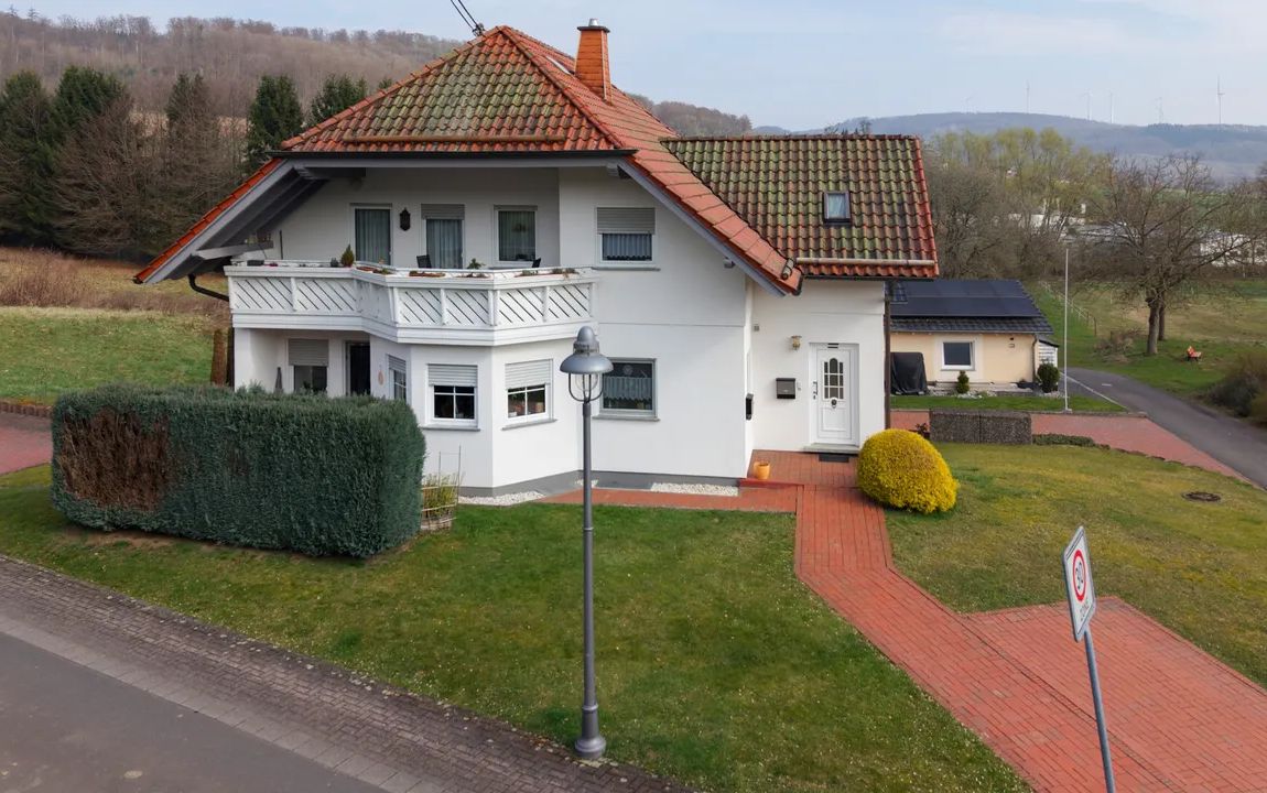 Gepflegtes, solides und vermietetes 3 Parteienhaus-Mehrfamilienhaus in ruhiger Lage bei Wallmerod!