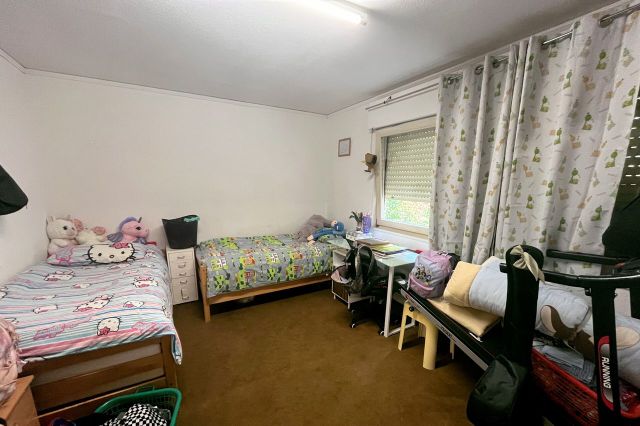 Schlafzimmer 2 (EG)