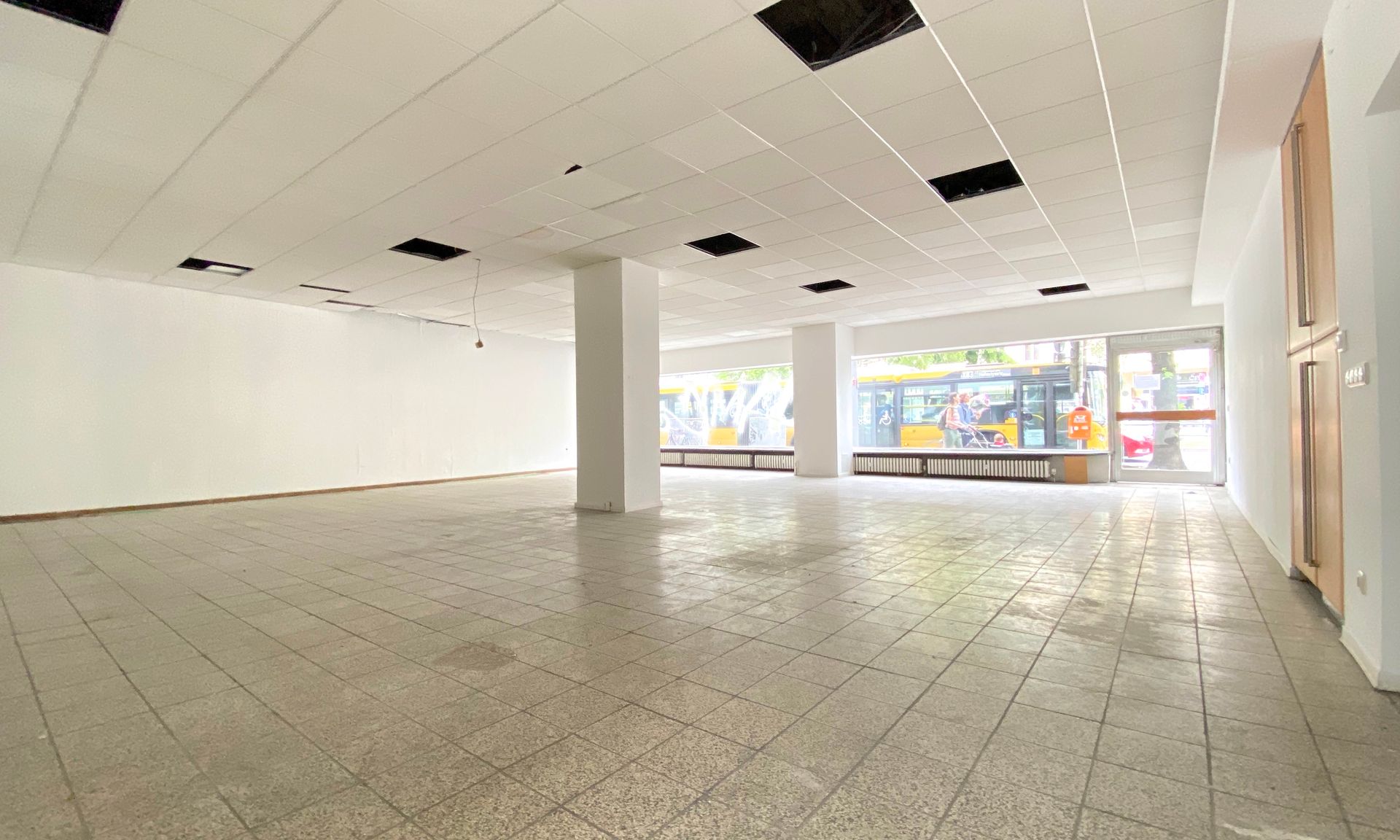 Vielseitig Nutzbares Gewerbe mir großzügiger Schaufensterfront !