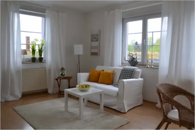 Hübsches helles Wohn-Esszimmer