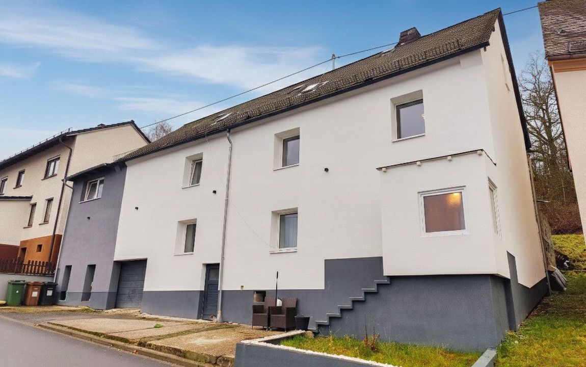 Massiv gebautes Doppelhaus mit Garten, Terrasse und Erweiterungspotenzial!