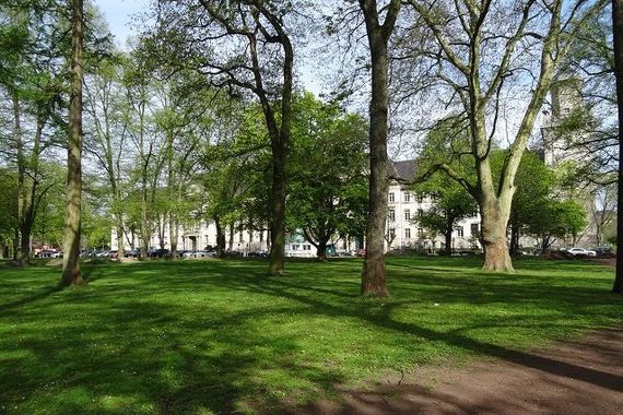 HELLES MÖBELIERTES APARTMENT MIT BALKON NÄHE GERICHT KREFELD