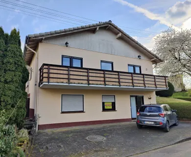 Ein-/Zweifamilienhaus in idyllischer Höhenlage mit herrlichem Ausblick!