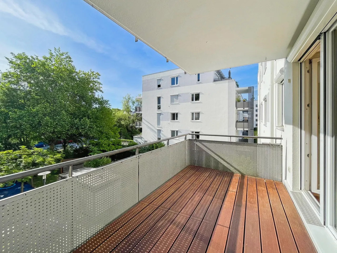 Großzügiger Ostbalkon