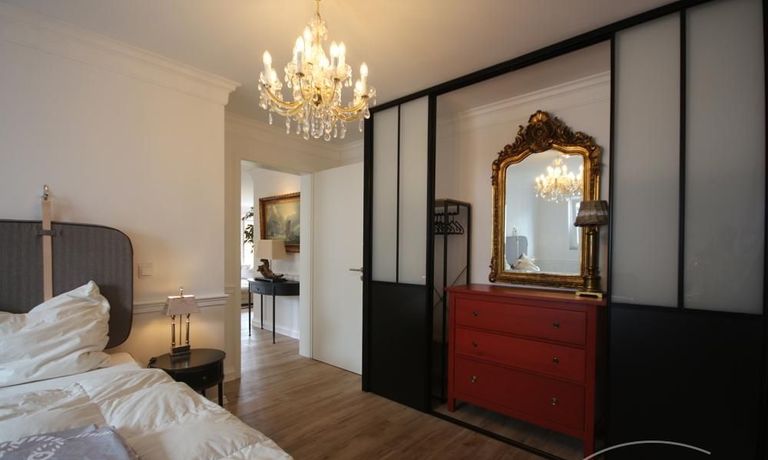 Schlafbereich mit begehbaren Kleiderschrank