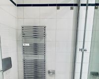 Bad mit Wanne und Dusche